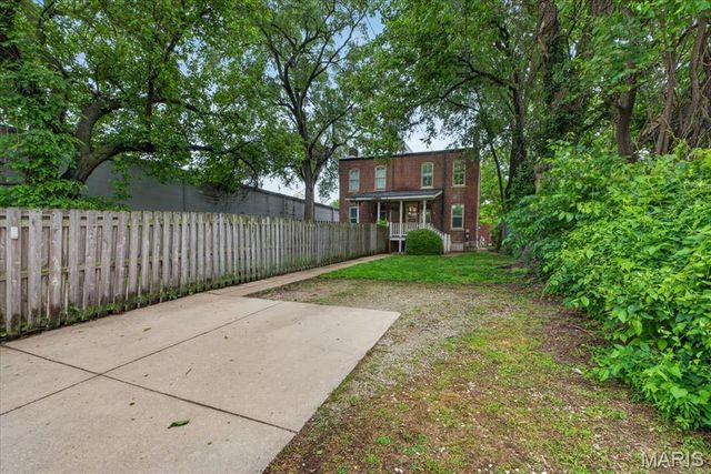 2206 Victor Street, St Louis, MO 63104