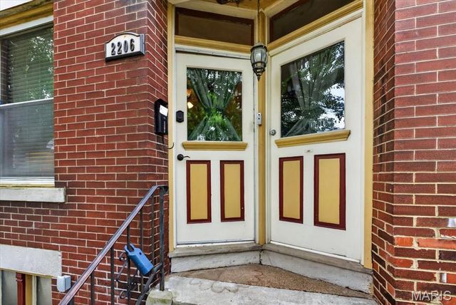 2206 Victor Street, St Louis, MO 63104
