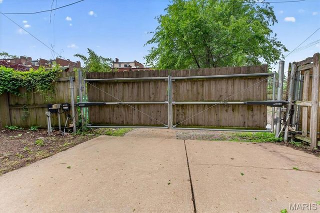 2206 Victor Street, St Louis, MO 63104