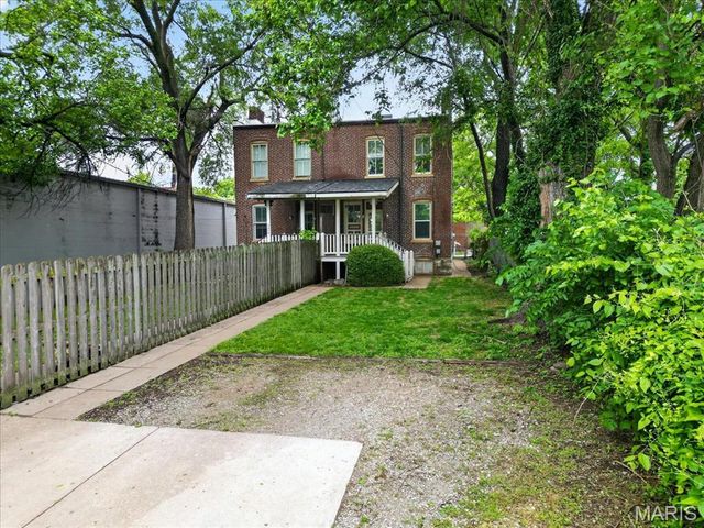 2206 Victor Street, St Louis, MO 63104