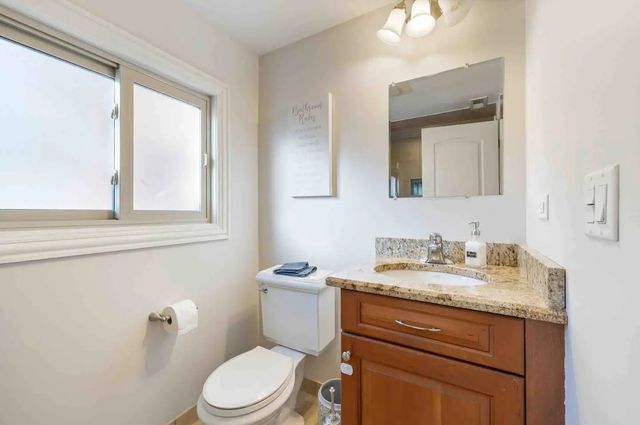 408 N Windsor Drive, Arlington Heights, IL 60004