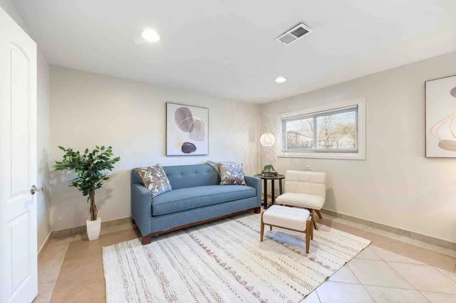 408 N Windsor Drive, Arlington Heights, IL 60004