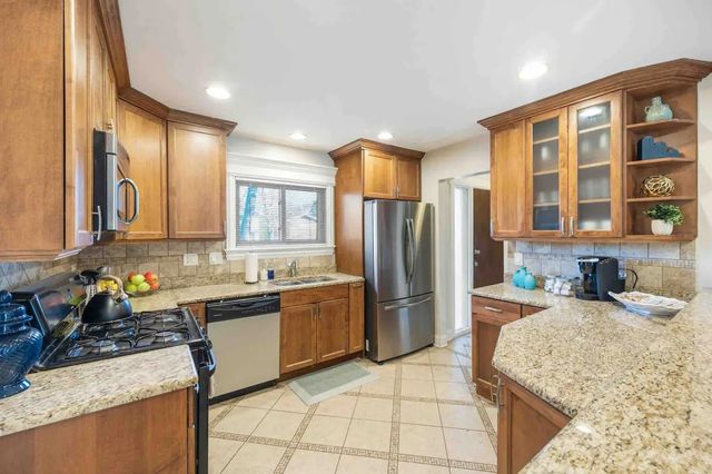 408 N Windsor Drive, Arlington Heights, IL 60004