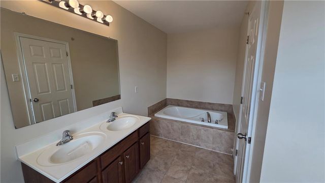 948 King Way, Upper Macungie Twp, PA 18031