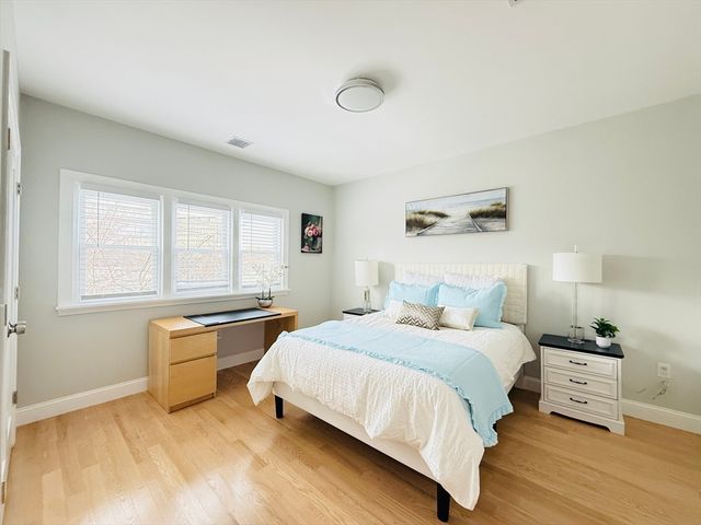 4 Baldwin St 4, Newton, MA 02458