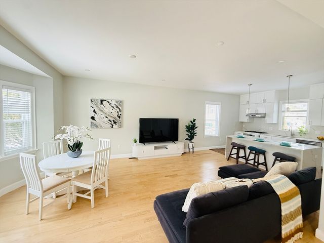 4 Baldwin St 4, Newton, MA 02458