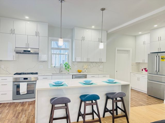 4 Baldwin St 4, Newton, MA 02458