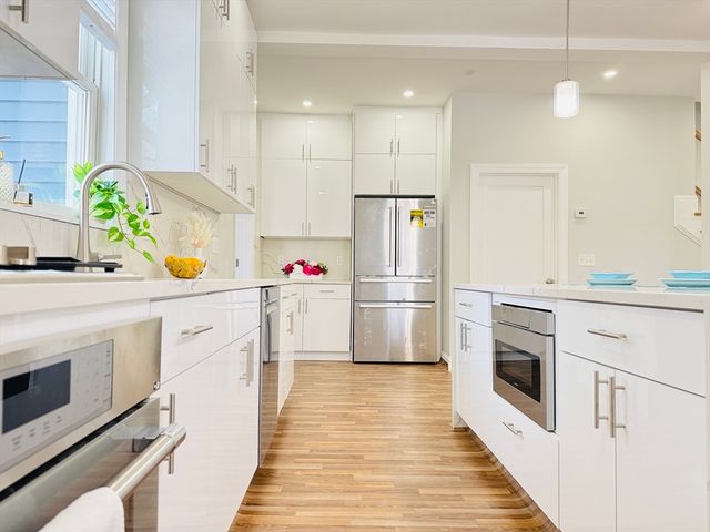 4 Baldwin St 4, Newton, MA 02458