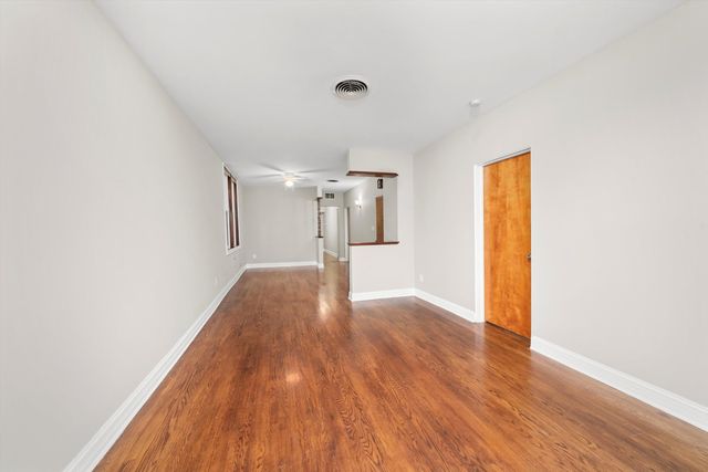 2420 S Oakley Avenue 2, Chicago, IL 60608