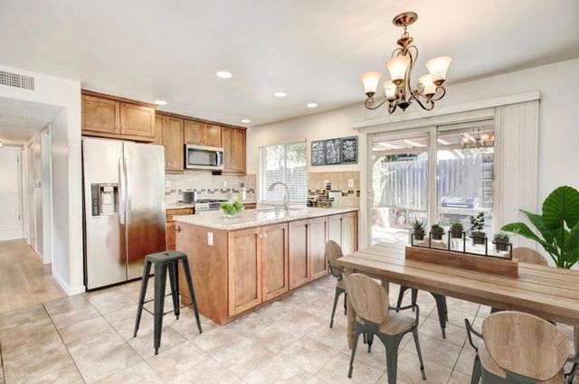 9946 Redstone Dr, Sacramento, CA 95827