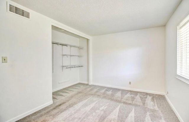 9946 Redstone Dr, Sacramento, CA 95827