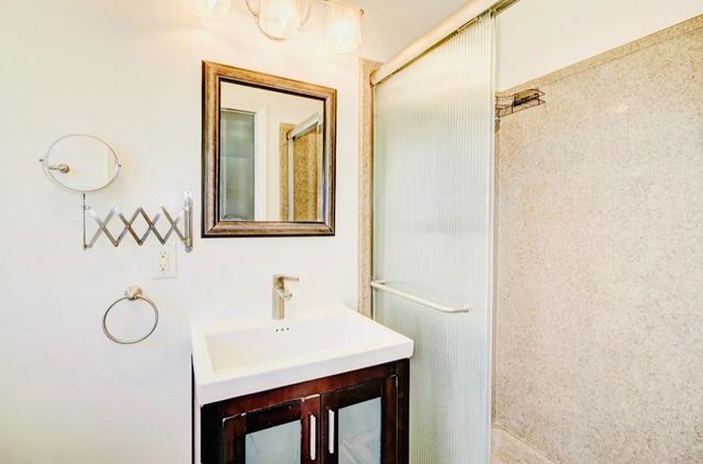 9946 Redstone Dr, Sacramento, CA 95827