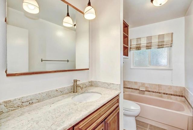 9946 Redstone Dr, Sacramento, CA 95827