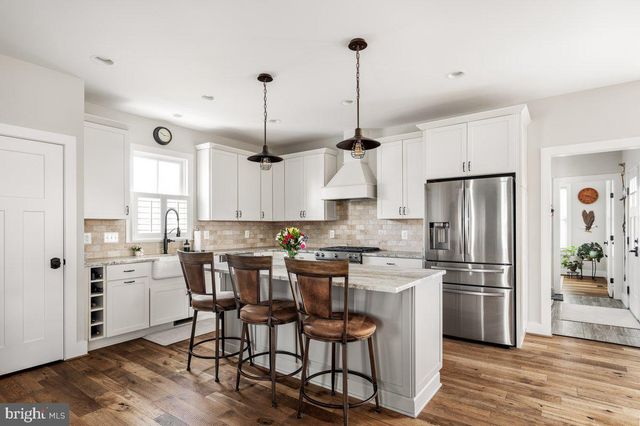 38165 COBBETT LN, Hillsboro, VA 20132