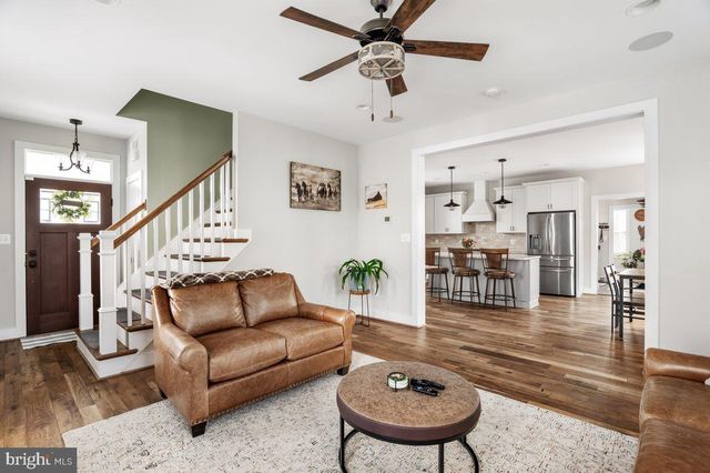 38165 COBBETT LN, Hillsboro, VA 20132
