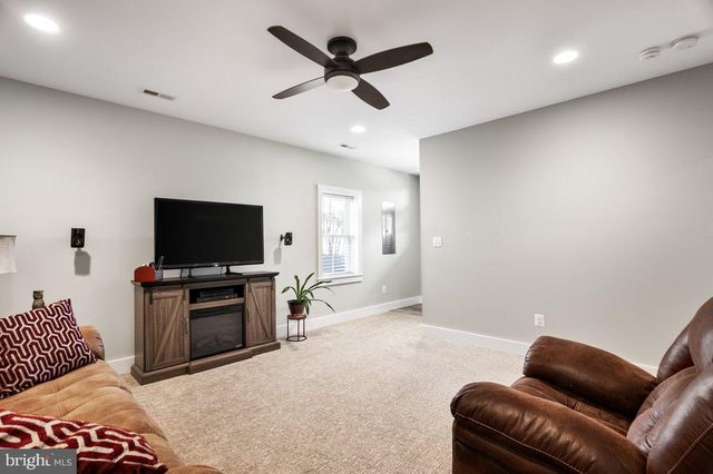 38165 COBBETT LN, Hillsboro, VA 20132