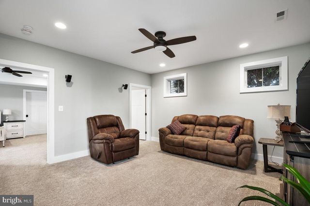 38165 COBBETT LN, Hillsboro, VA 20132