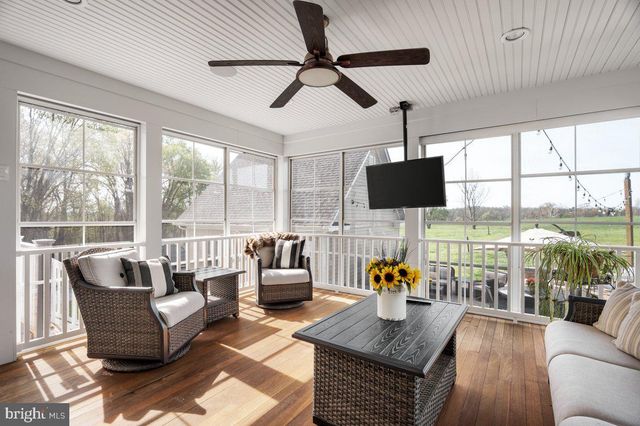 38165 COBBETT LN, Hillsboro, VA 20132