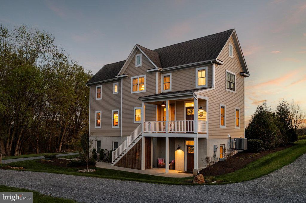 38165 COBBETT LN, Hillsboro, VA 20132