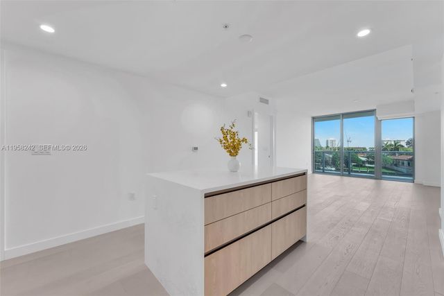 9201 E Bay Harbor Dr 407, Bay Harbor Islands, FL 33154