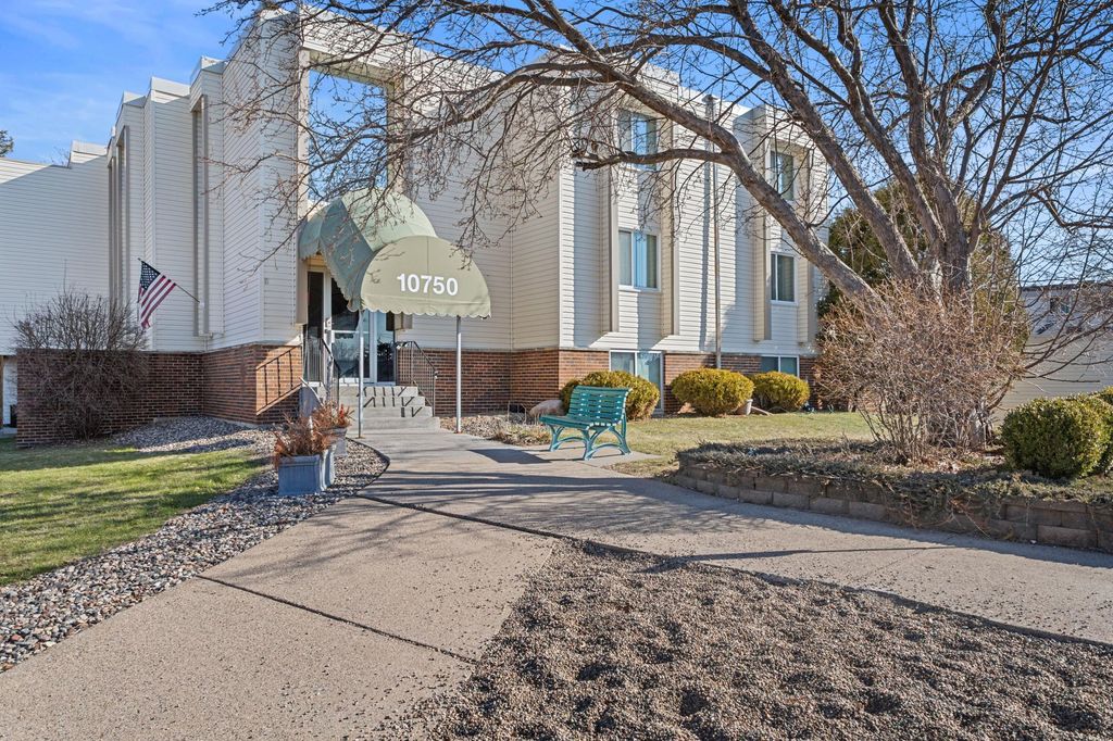 10750 Rockford Road 313, Plymouth, MN 55442