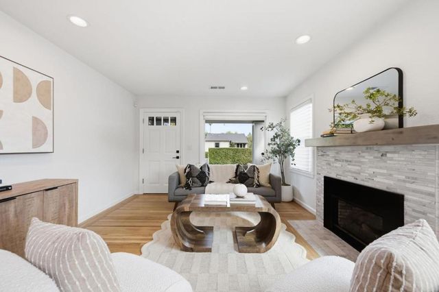 1005 Hall Street, San Carlos, CA 94070