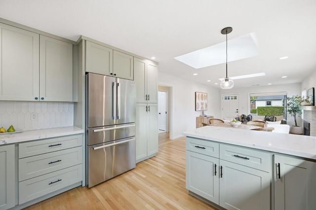 1005 Hall Street, San Carlos, CA 94070