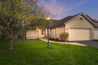 1909 Springbrook N #A, Waukesha, WI 53186
