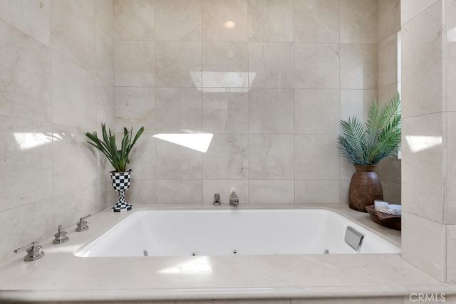 22122 Avenue Morelos, Woodland Hills, CA 91364