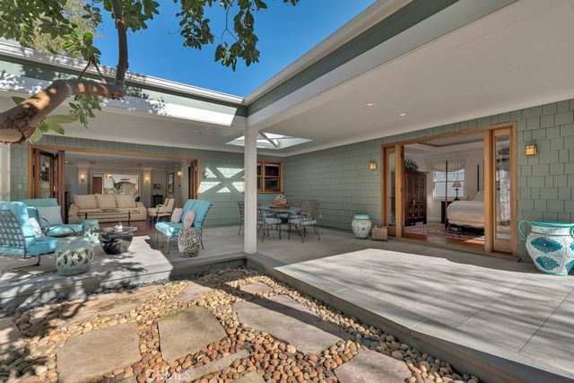 22122 Avenue Morelos, Woodland Hills, CA 91364