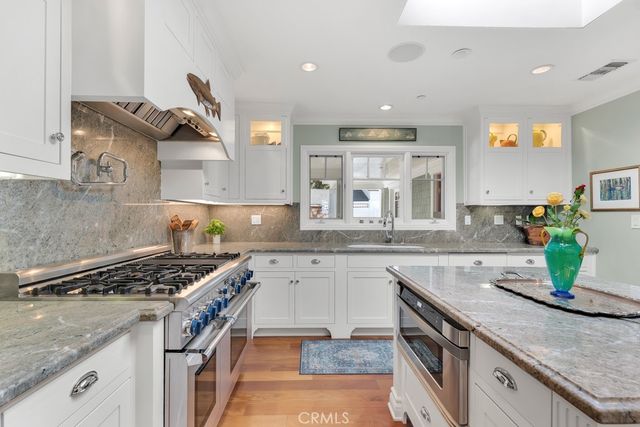 22122 Avenue Morelos, Woodland Hills, CA 91364