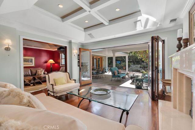 22122 Avenue Morelos, Woodland Hills, CA 91364