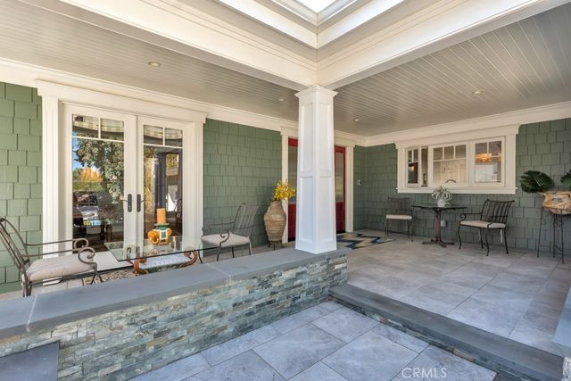 22122 Avenue Morelos, Woodland Hills, CA 91364