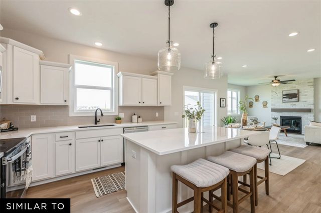 730 NE Crossing Oaks Drive, Ankeny, IA 50021