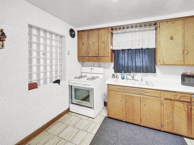 10748 S Avenue N, Chicago, IL 60617