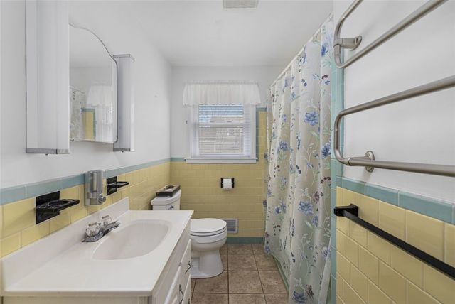 16 Vista Drive, Lincoln, RI 02865