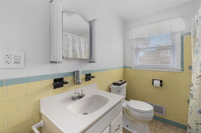 16 Vista Drive, Lincoln, RI 02865