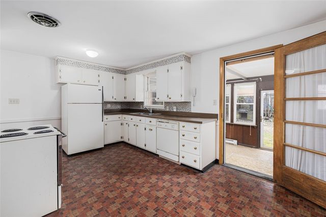 16 Vista Drive, Lincoln, RI 02865