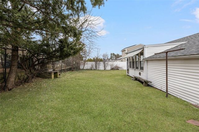 16 Vista Drive, Lincoln, RI 02865