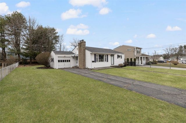 16 Vista Drive, Lincoln, RI 02865