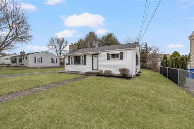 16 Vista Drive, Lincoln, RI 02865