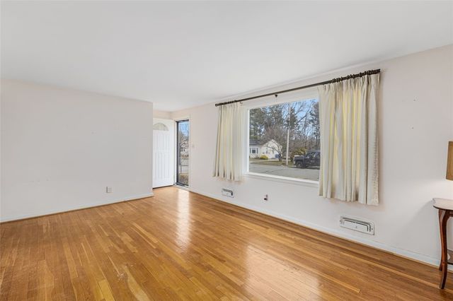 16 Vista Drive, Lincoln, RI 02865