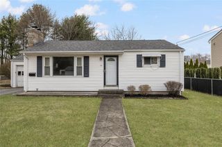 16 Vista Drive, Lincoln, RI 02865