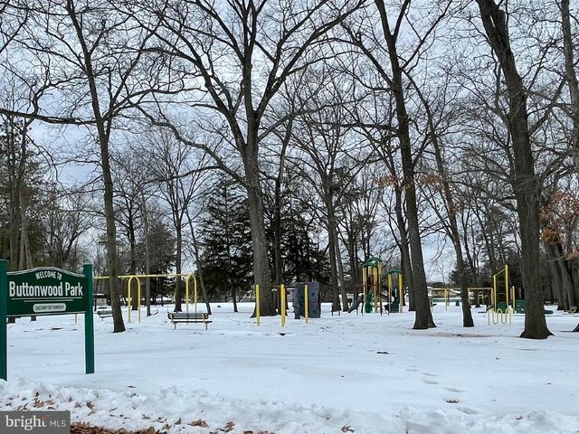 5 SURREY CT, Mount Holly, NJ 08060