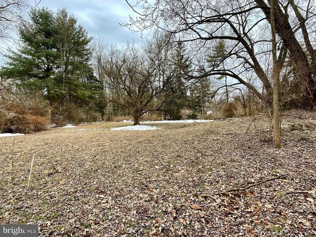 5 SURREY CT, Mount Holly, NJ 08060