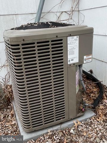 5 SURREY CT, Mount Holly, NJ 08060