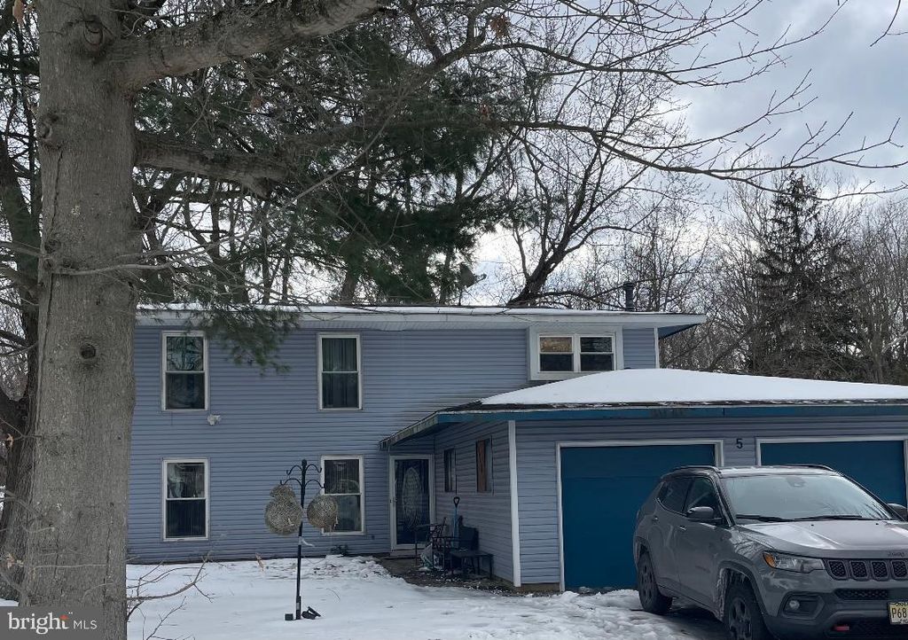 5 SURREY CT, Mount Holly, NJ 08060
