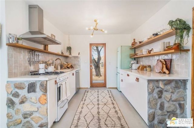 1616 Sunset Mesa Road, Landers, CA 92285