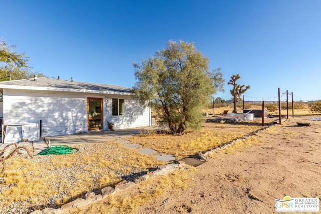 1616 Sunset Mesa Road, Landers, CA 92285