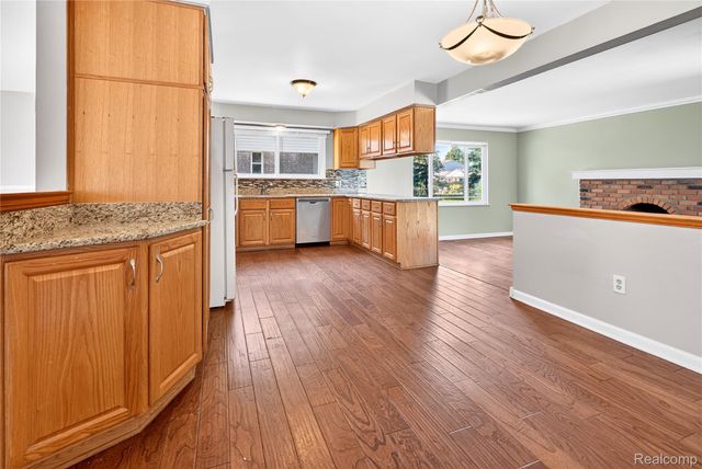 1699 Crestline Drive, Troy, MI 48083